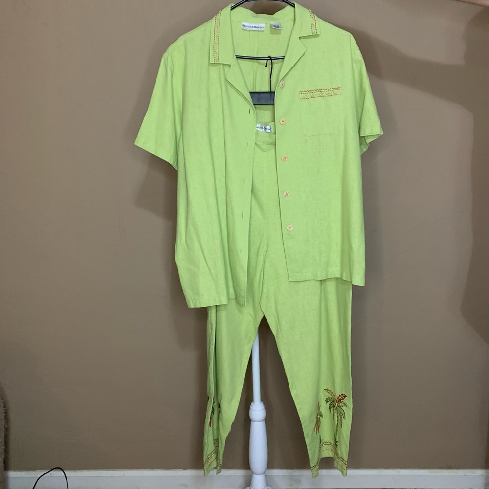 Draper & Damon’s Women’s Green Blouse & Pants